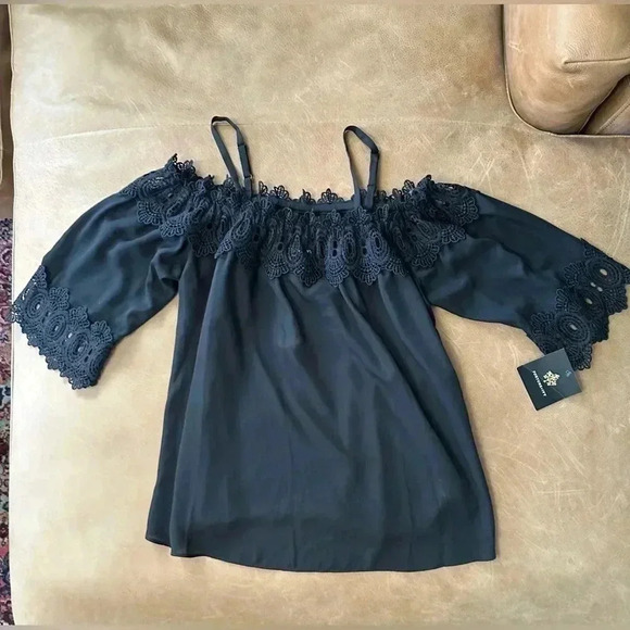Fortune + Ivy Winkly Crochet Trim Blouse Black NWT Size Small - Picture 1 of 9